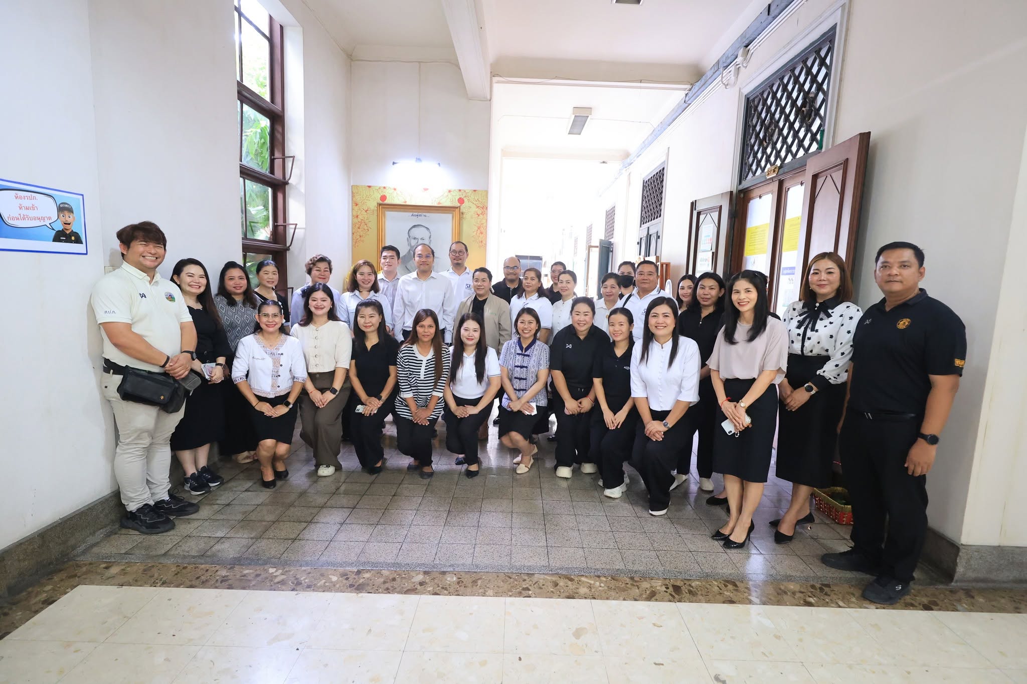 title - ผู้อำนวยการสำนักบริหารกลาง ส.ป.ก. สักการะสิ่งศักดิ์สิทธิ์ประจำ ส.ป.ก. เนื่องในโอกาสเข้ารับตำแหน่งใหม่ 